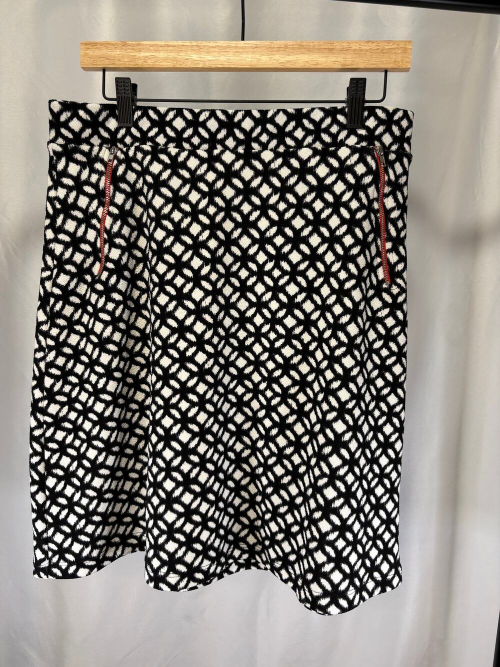 Le Lis Womens L Black White Geometric A-Line Skirt Red Zipper Pockets Made USA